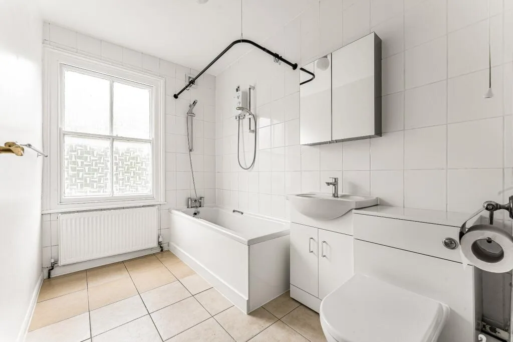 4 bedroom maisonette for rent