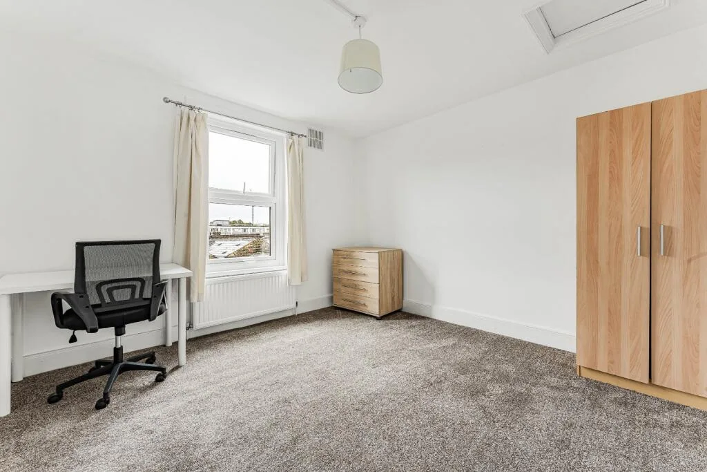 4 bedroom maisonette for rent