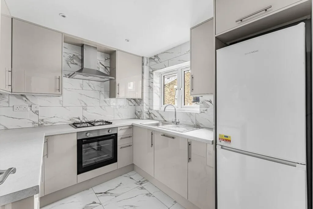4 bedroom maisonette for rent
