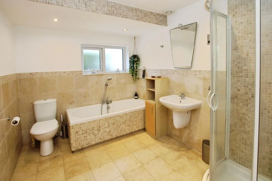 1 bedroom semi-detached bungalow for rent