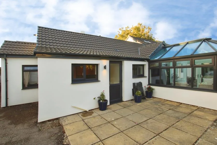 1 bedroom semi-detached bungalow for rent