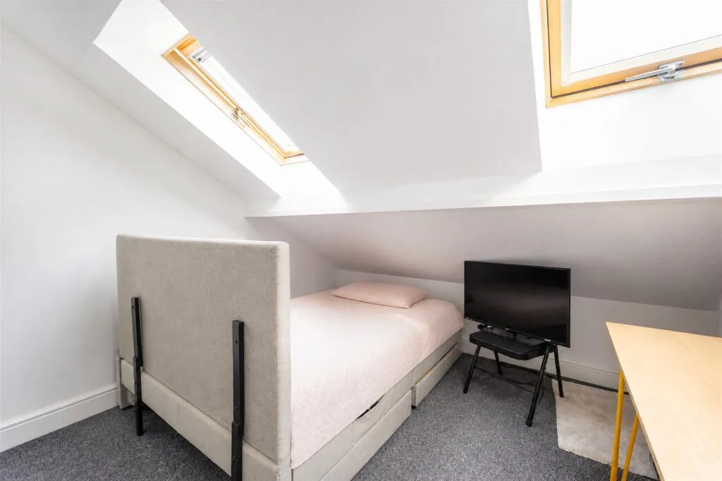 5 bedroom house for rent