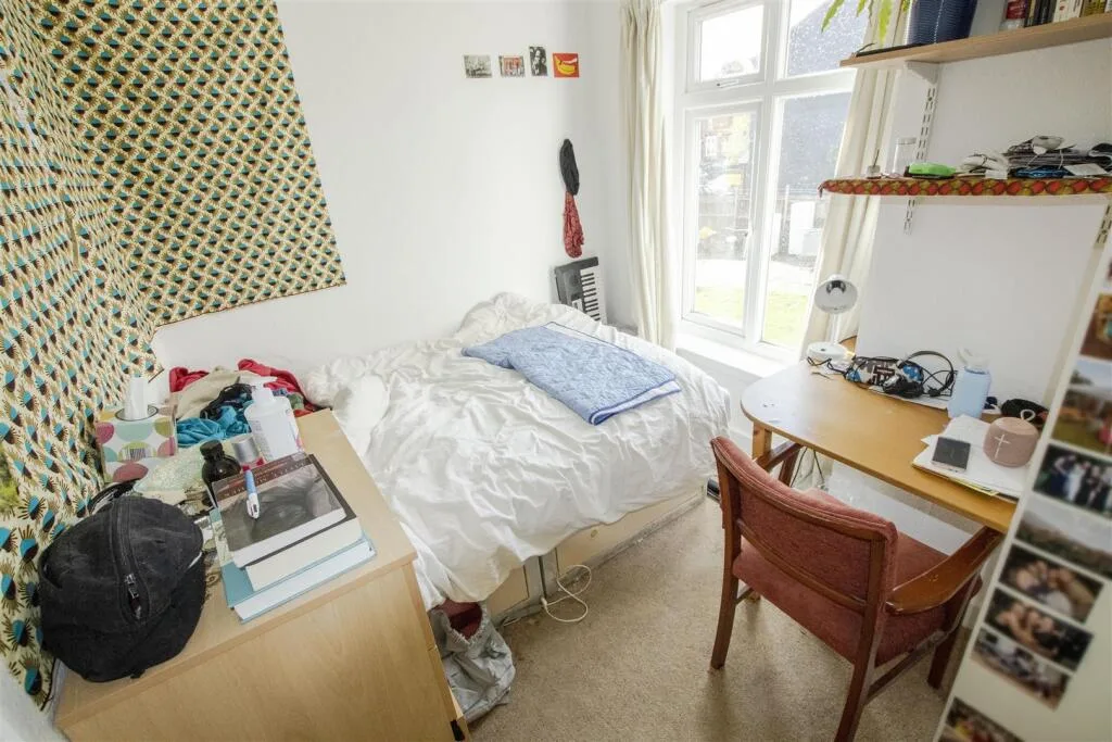 6 bedroom house for rent