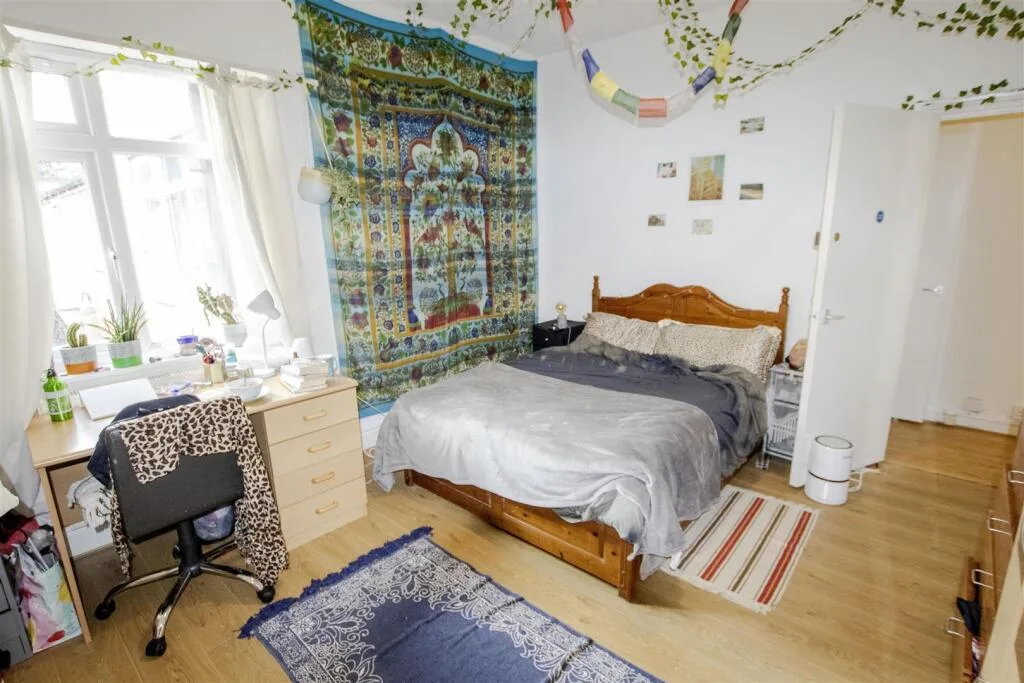 6 bedroom house for rent