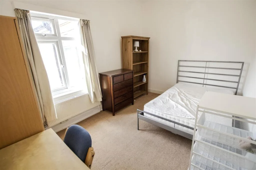 6 bedroom house for rent