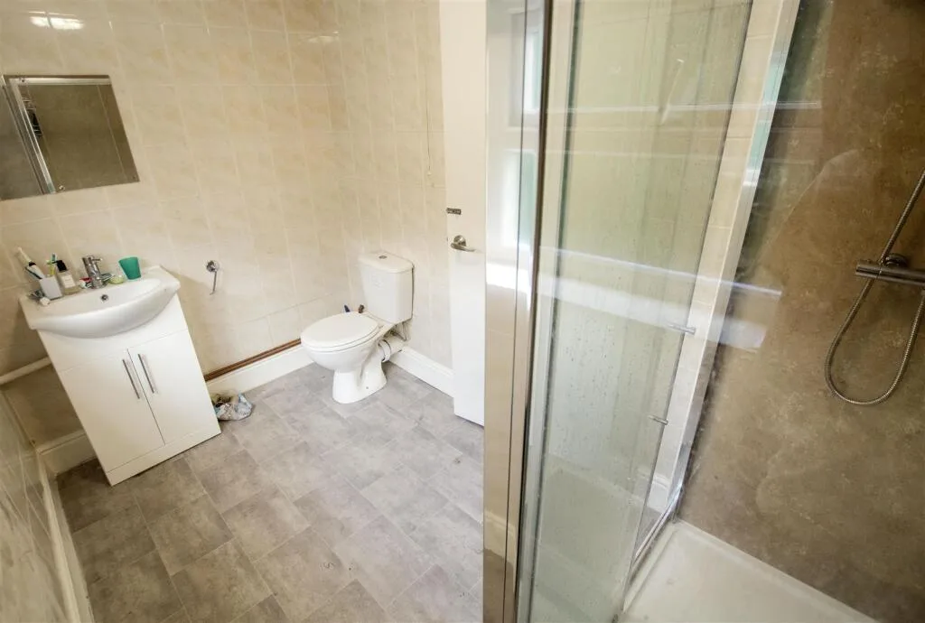 6 bedroom house for rent