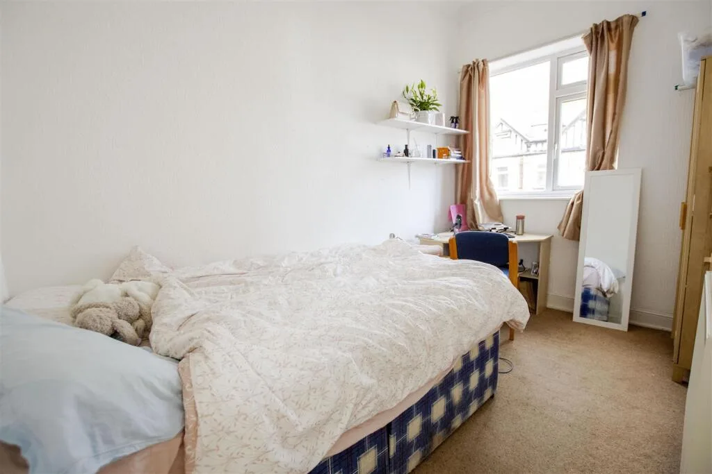 6 bedroom house for rent