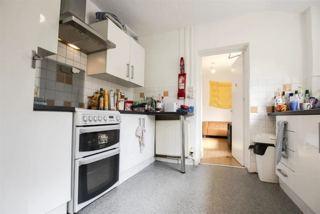 6 bedroom house for rent