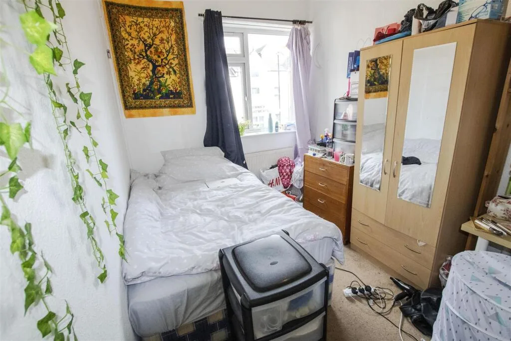 6 bedroom house for rent