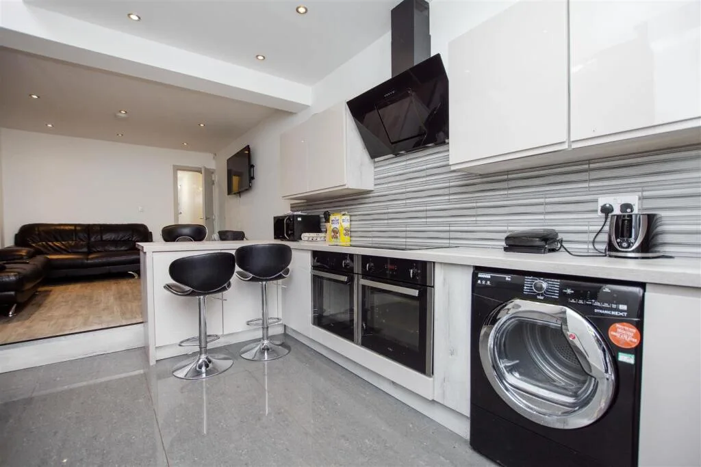 7 bedroom house for rent