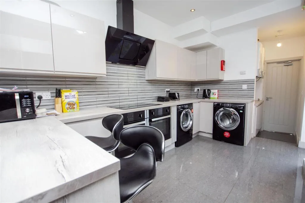 7 bedroom house for rent