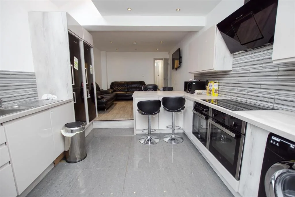 7 bedroom house for rent
