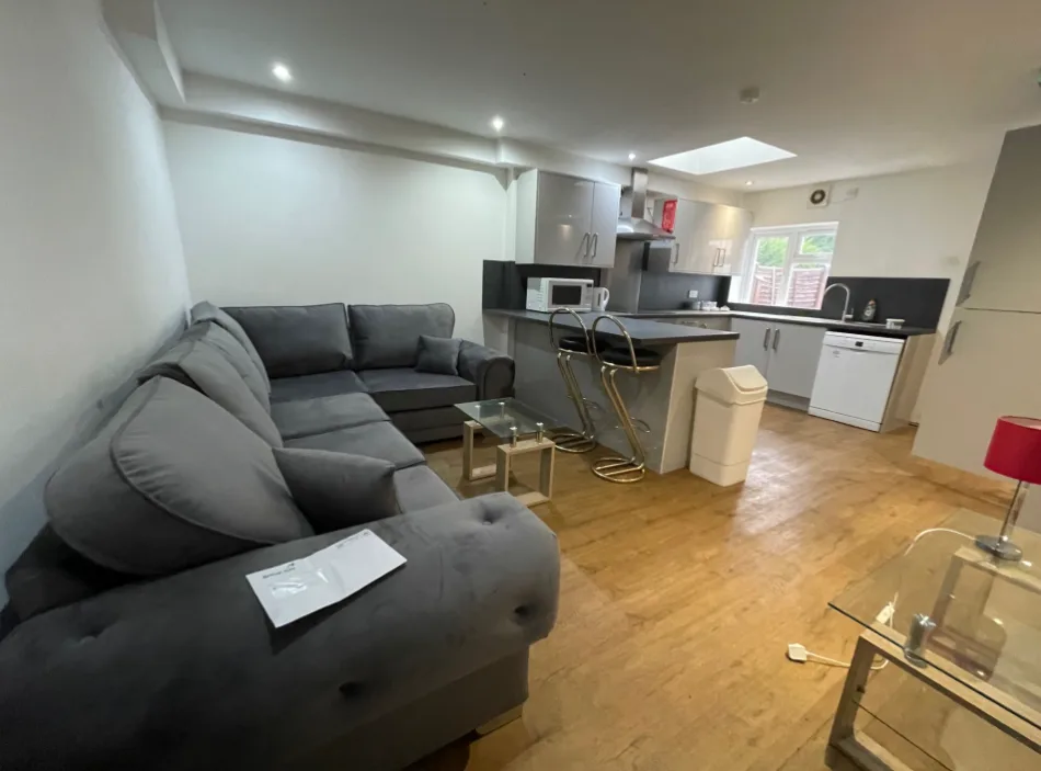 6 bedroom house for rent