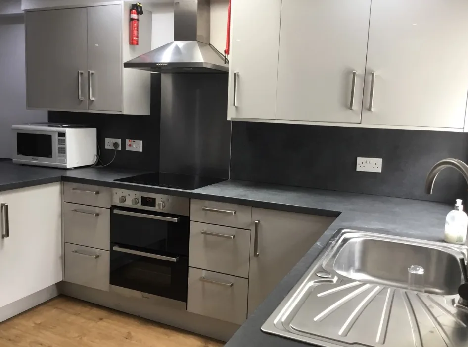 6 bedroom house for rent