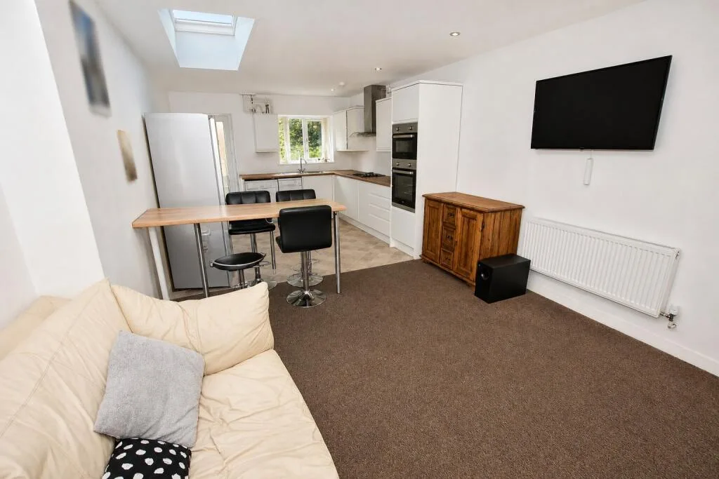6 bedroom apartment for rent