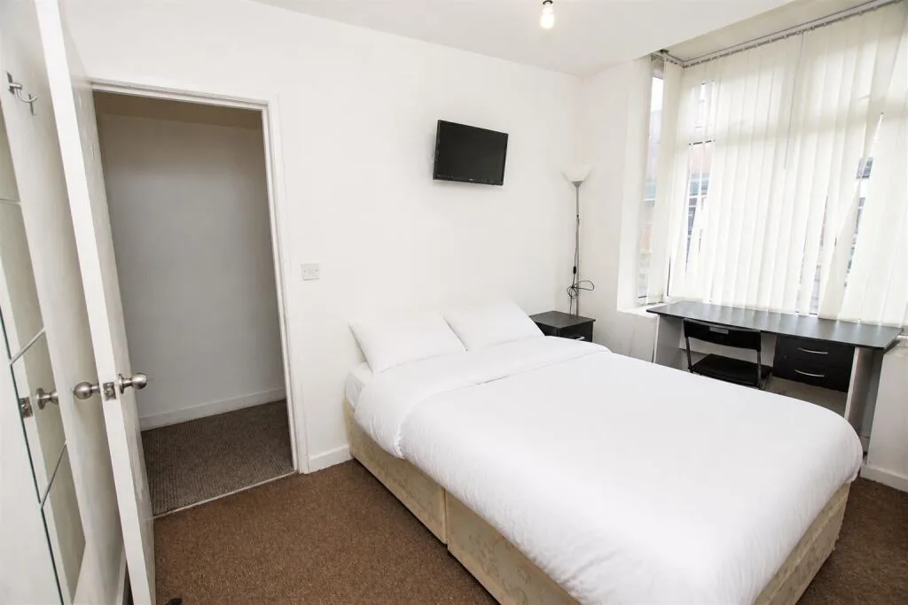 6 bedroom apartment for rent