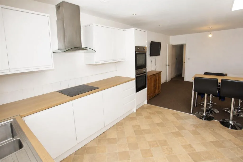 6 bedroom apartment for rent
