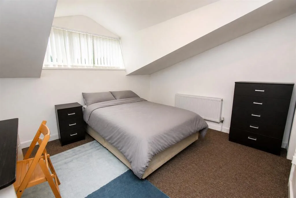 6 bedroom apartment for rent