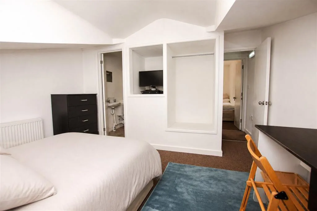 6 bedroom apartment for rent