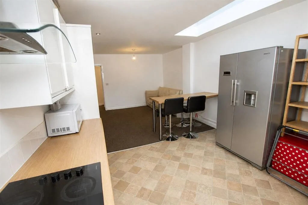 6 bedroom apartment for rent