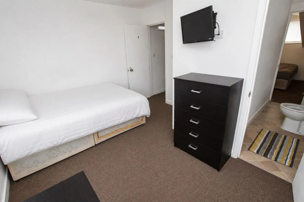 6 bedroom apartment for rent