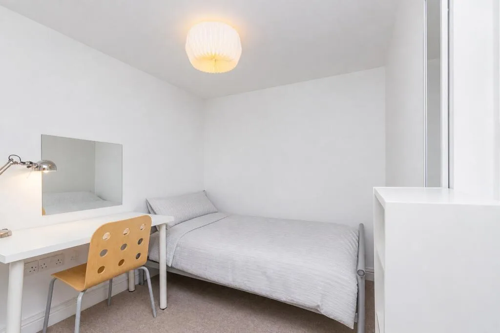 7 bedroom end of terrace house for rent