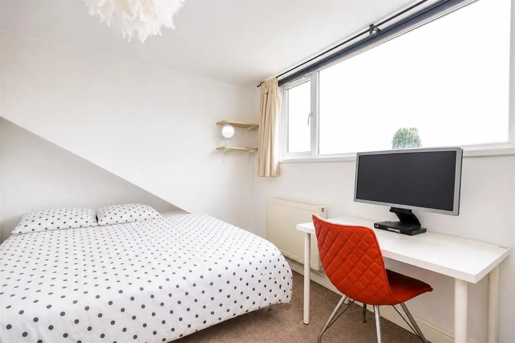 7 bedroom end of terrace house for rent