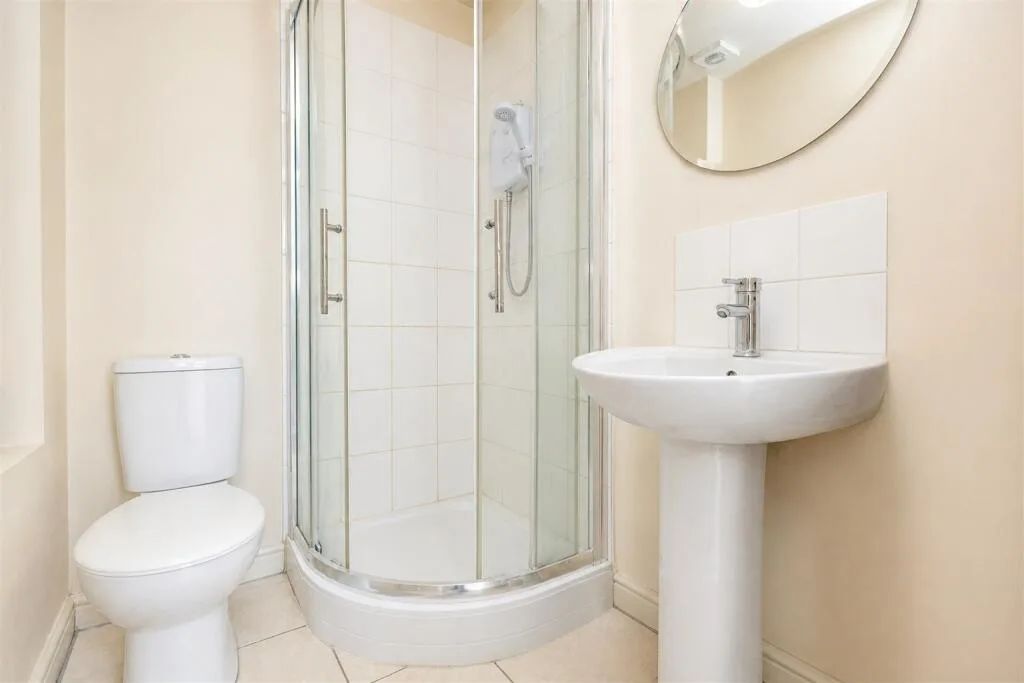 7 bedroom end of terrace house for rent