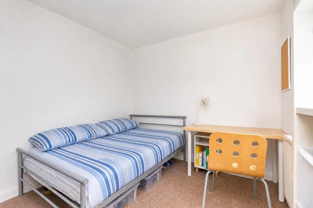 7 bedroom end of terrace house for rent