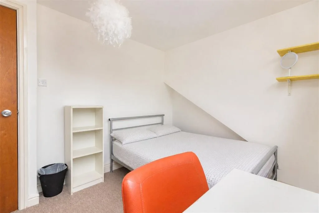 7 bedroom end of terrace house for rent