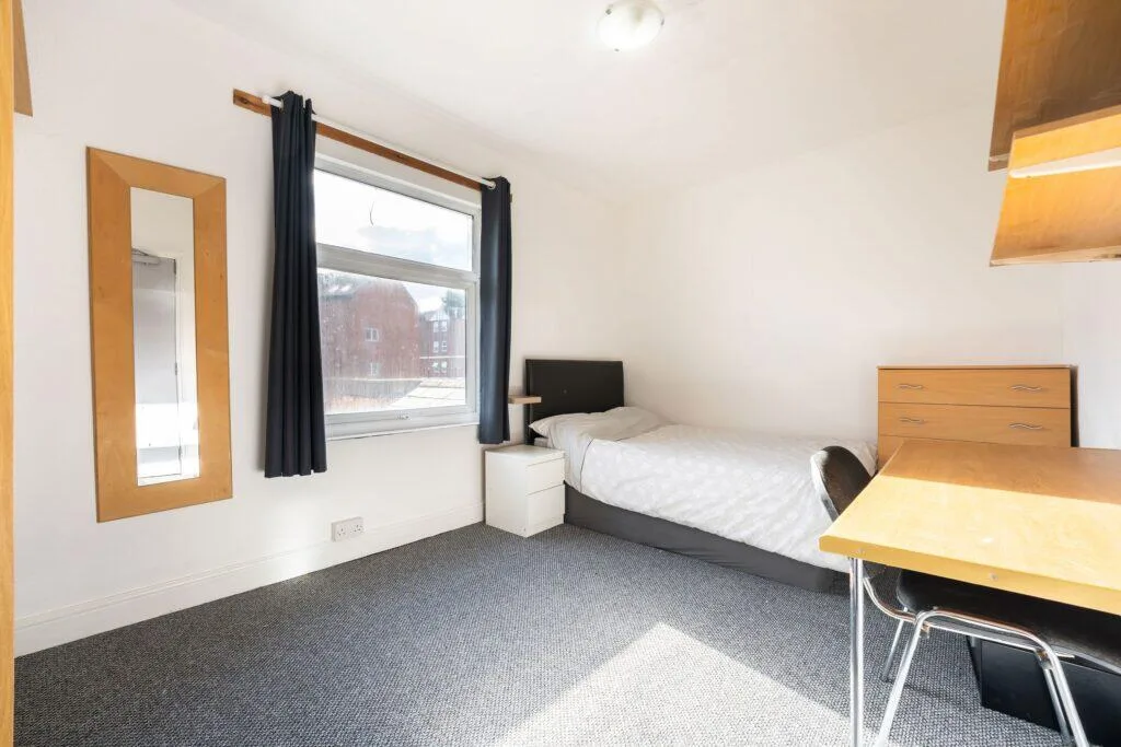 5 bedroom terraced house for rent