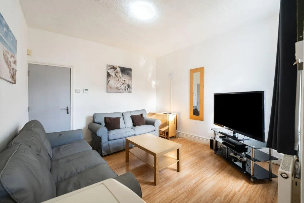 5 bedroom terraced house for rent