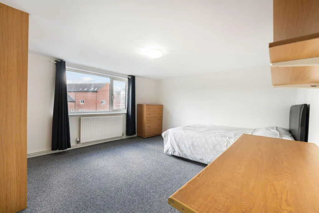 5 bedroom terraced house for rent