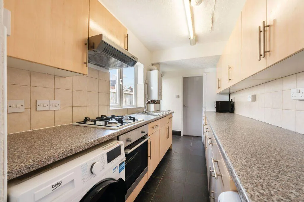 5 bedroom terraced house for rent