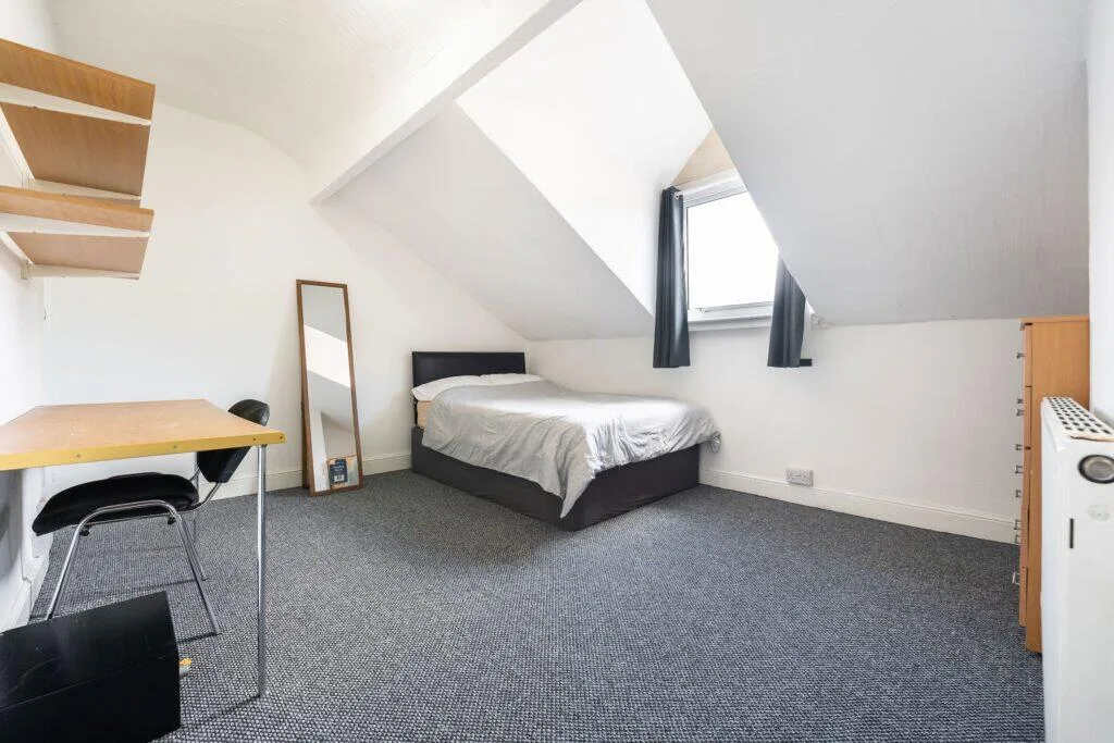 5 bedroom terraced house for rent
