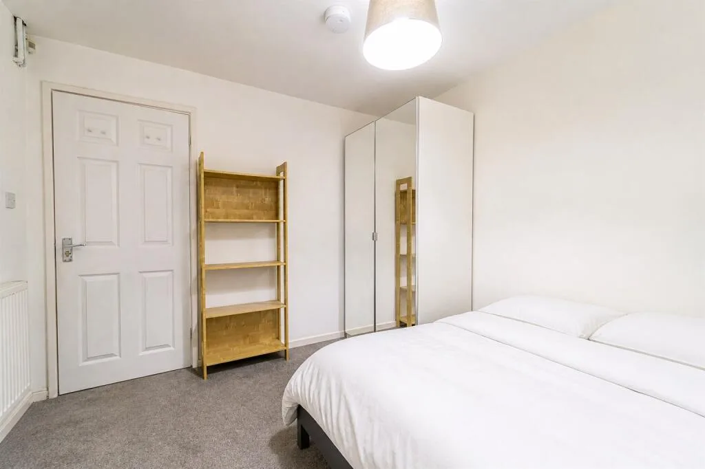 5 bedroom house for rent