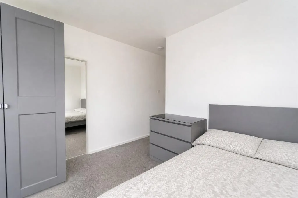 5 bedroom house for rent