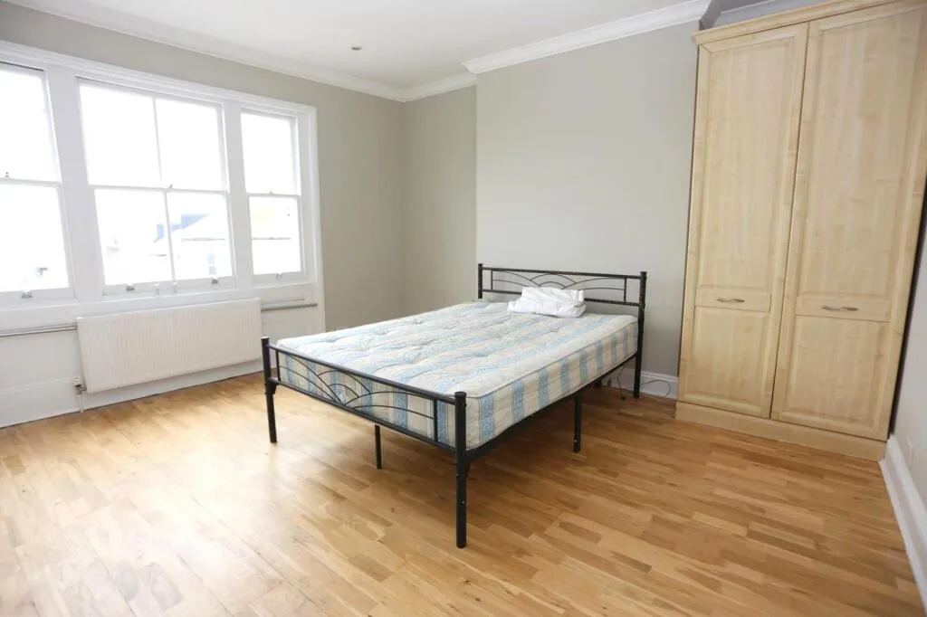 4 bedroom maisonette for rent