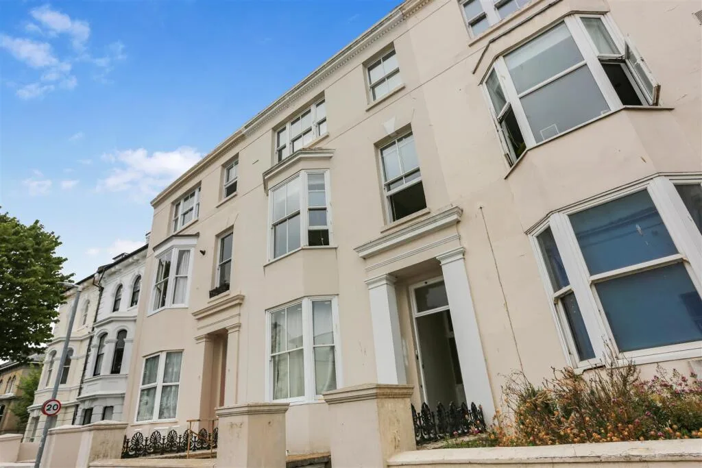 4 bedroom maisonette for rent