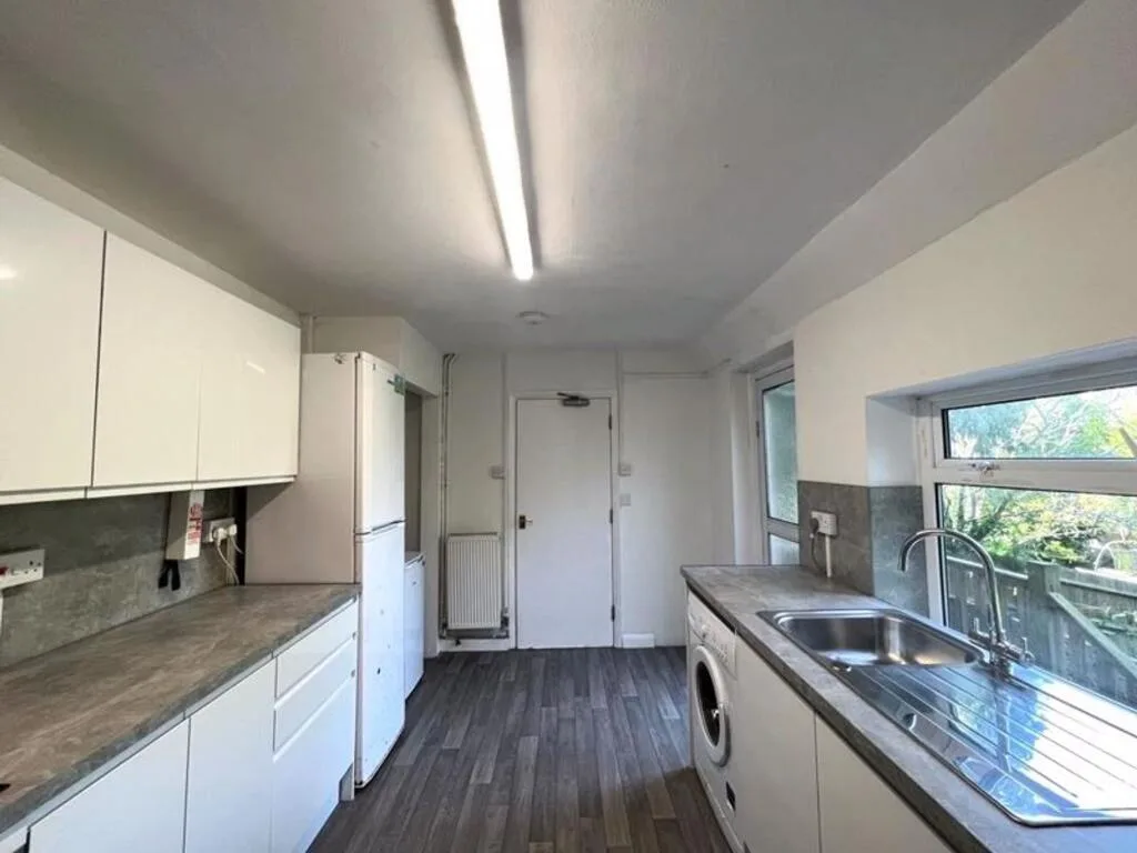 5 bedroom terraced house for rent