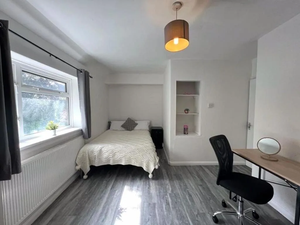 5 bedroom terraced house for rent