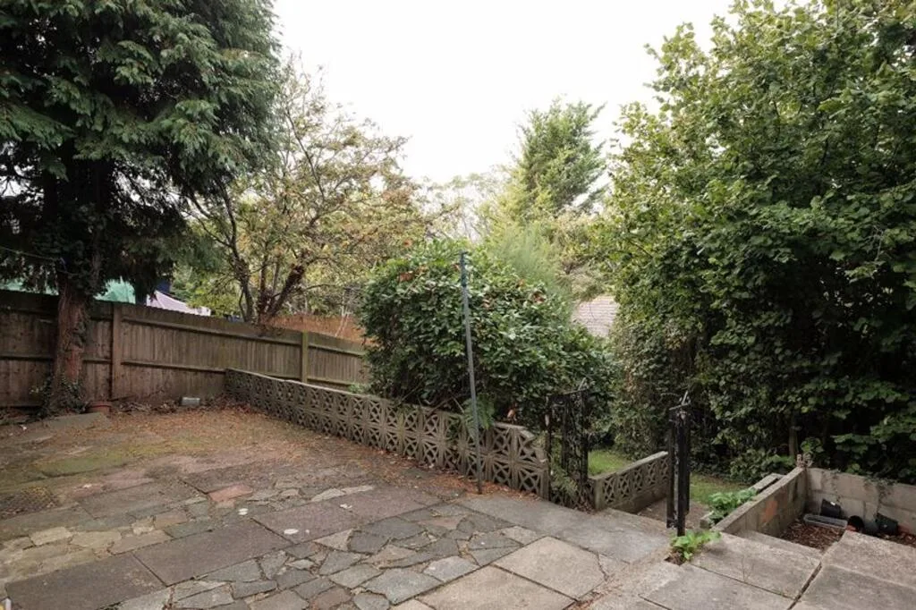 5 bedroom terraced house for rent