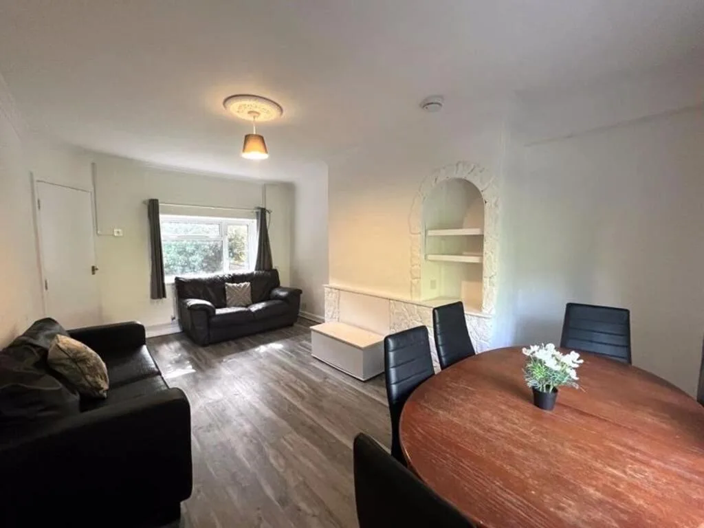 5 bedroom terraced house for rent