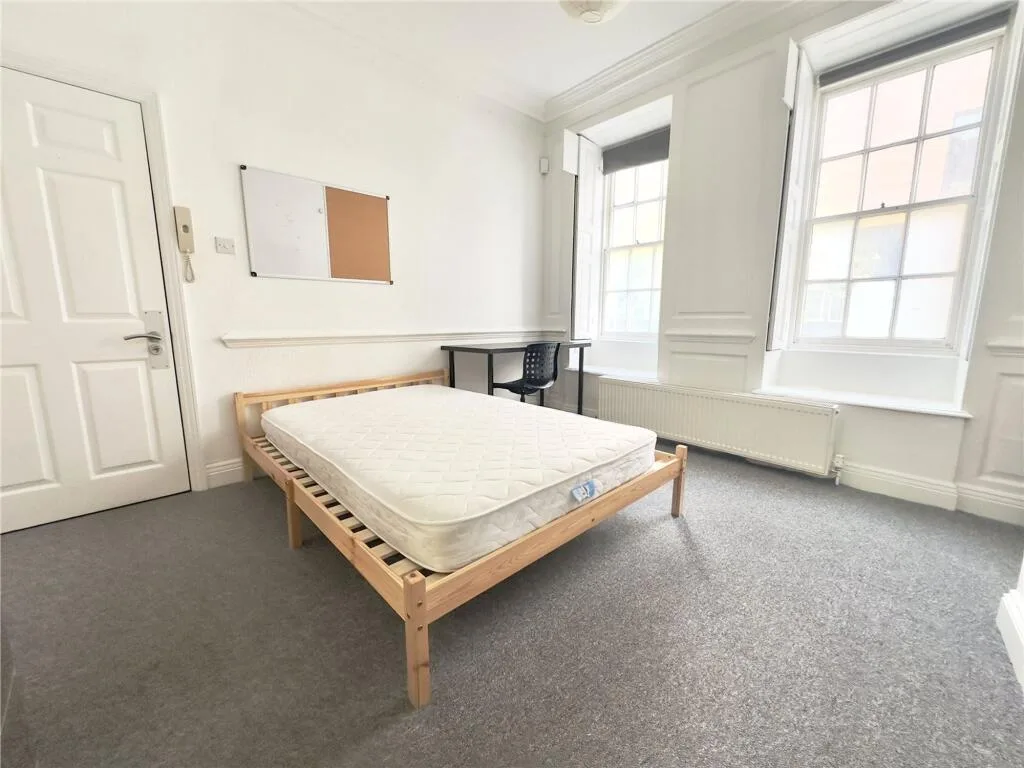 10 bedroom terraced house for rent