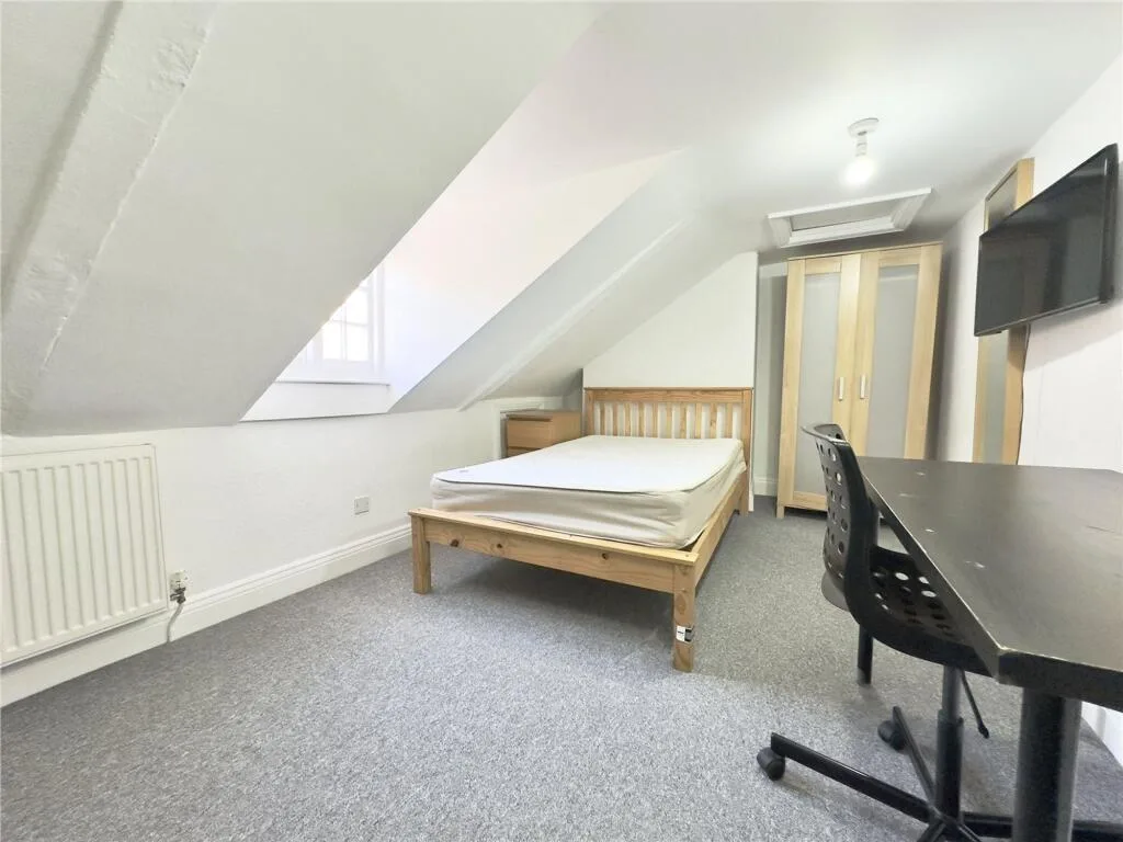 10 bedroom terraced house for rent