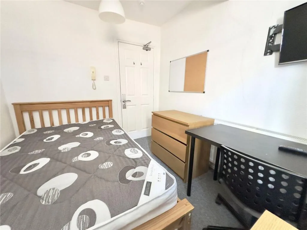 10 bedroom terraced house for rent