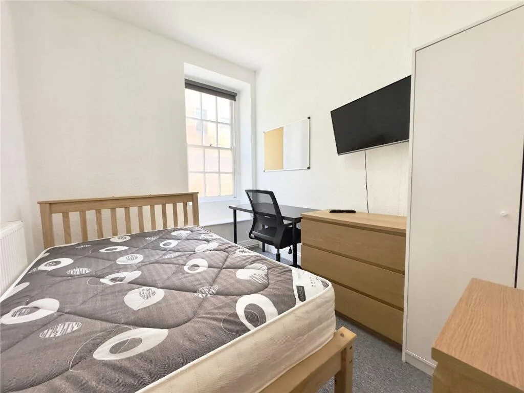 10 bedroom terraced house for rent