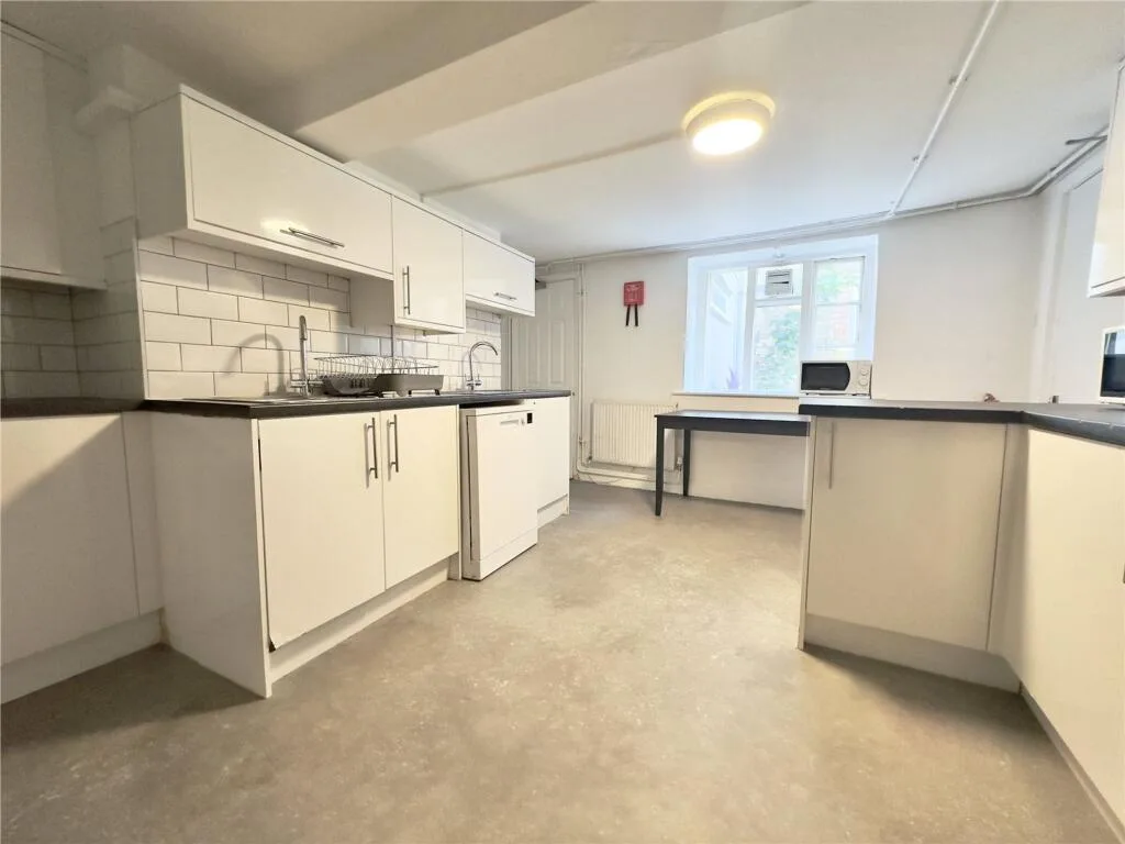 10 bedroom terraced house for rent