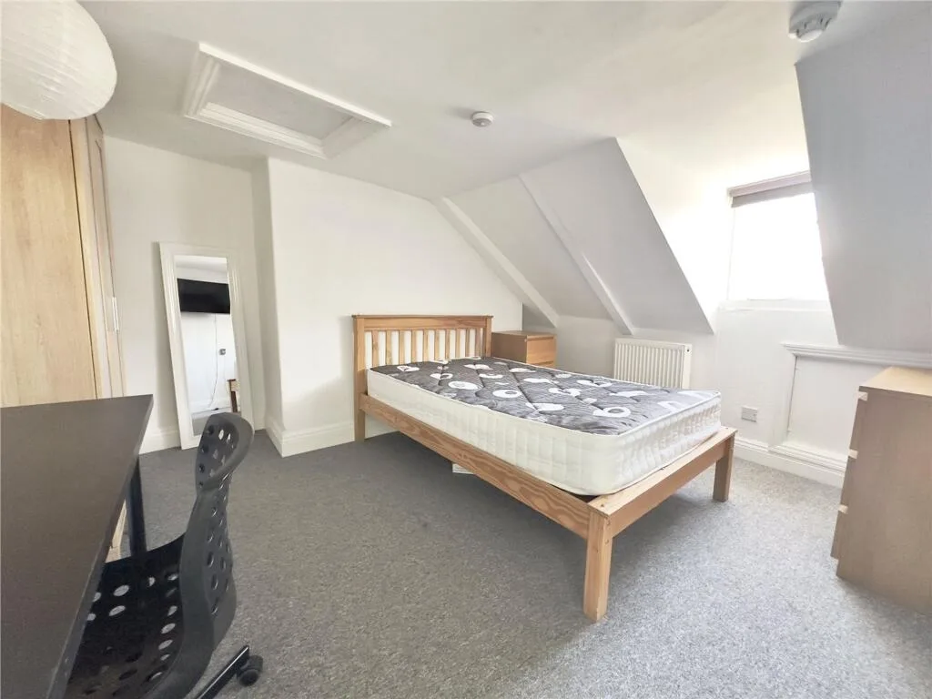 10 bedroom terraced house for rent