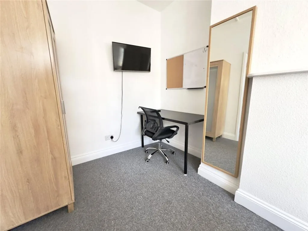 10 bedroom terraced house for rent